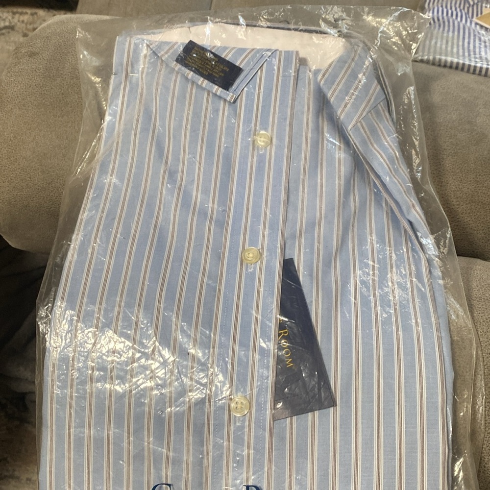 Iron freee club room dress shirt - Picture 2 of 4